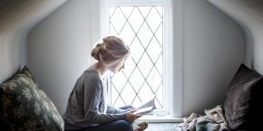 book-girl-bench-reading-woman-hideaway-nook-natural-light-window-seat-cozy_t20_mv8pag